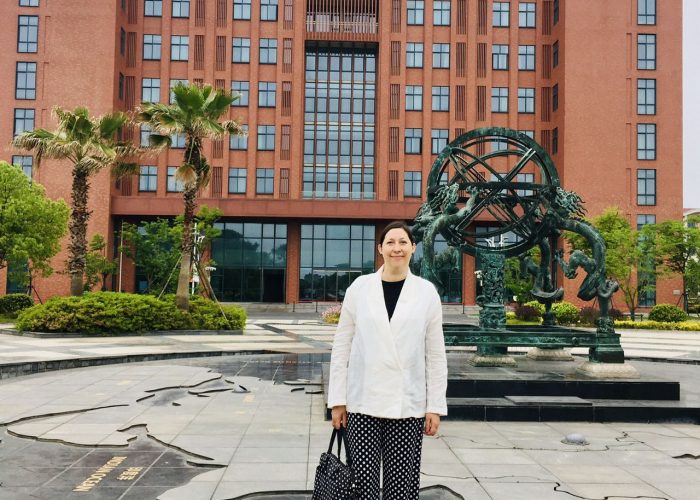La profesora Manuela Ruiz realiza una estancia académica en el Instituto de Turismo de Shanghái con el apoyo de Cátedra Zeumat